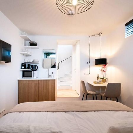 Beautiful Amstel Houseboat Apartment อัมสเตอร์ดัม ภายนอก รูปภาพ
