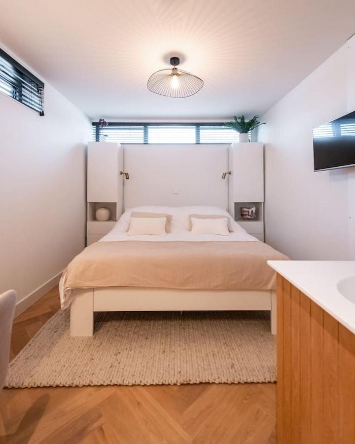 Beautiful Amstel Houseboat Apartment อัมสเตอร์ดัม ภายนอก รูปภาพ