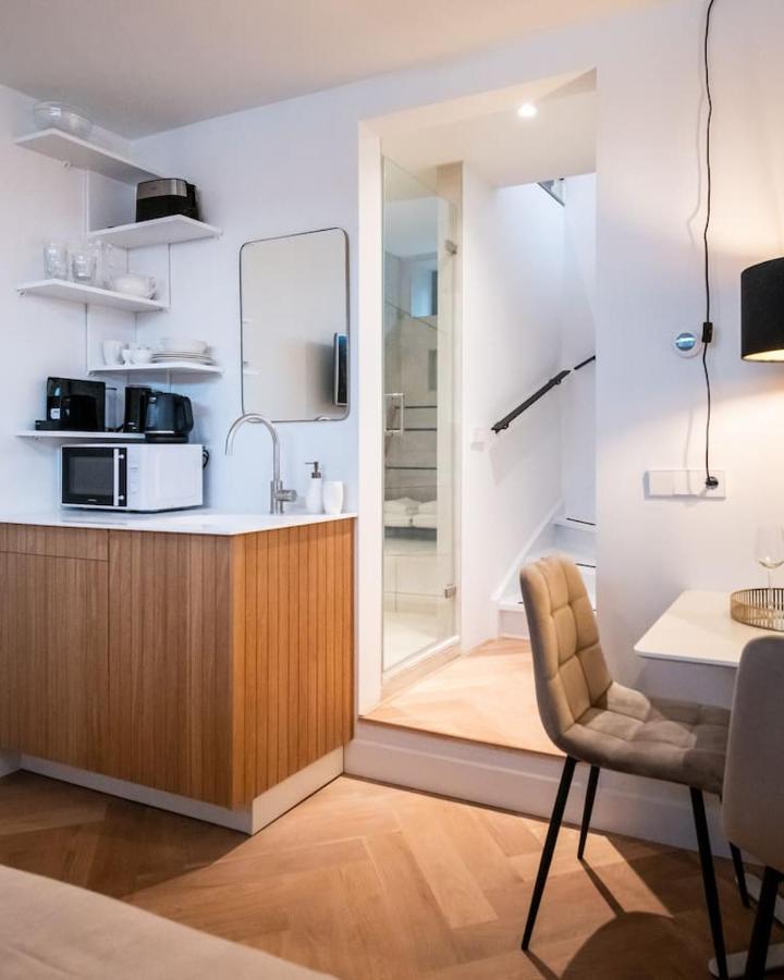 Beautiful Amstel Houseboat Apartment อัมสเตอร์ดัม ภายนอก รูปภาพ