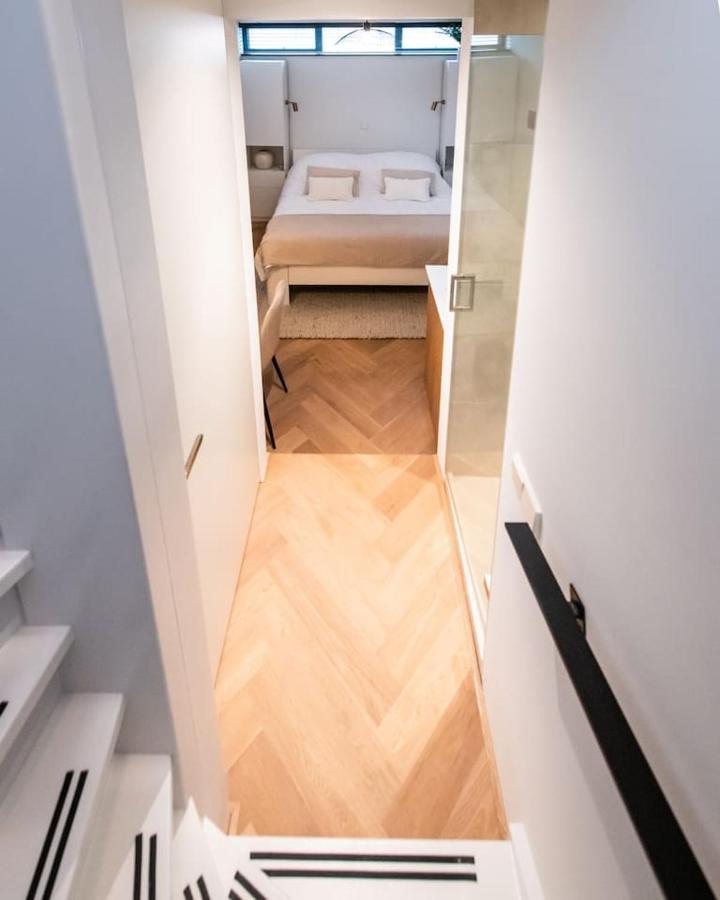 Beautiful Amstel Houseboat Apartment อัมสเตอร์ดัม ภายนอก รูปภาพ