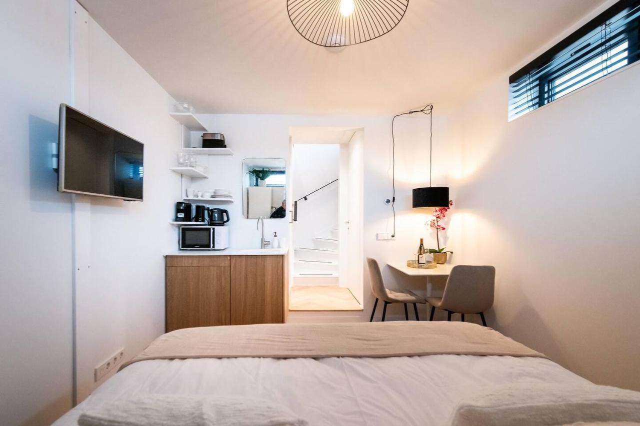 Beautiful Amstel Houseboat Apartment อัมสเตอร์ดัม ภายนอก รูปภาพ
