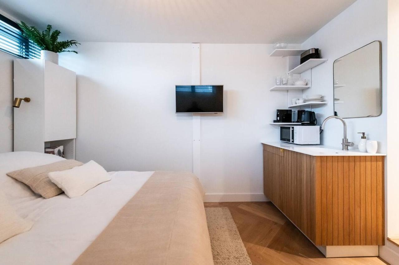 Beautiful Amstel Houseboat Apartment อัมสเตอร์ดัม ภายนอก รูปภาพ