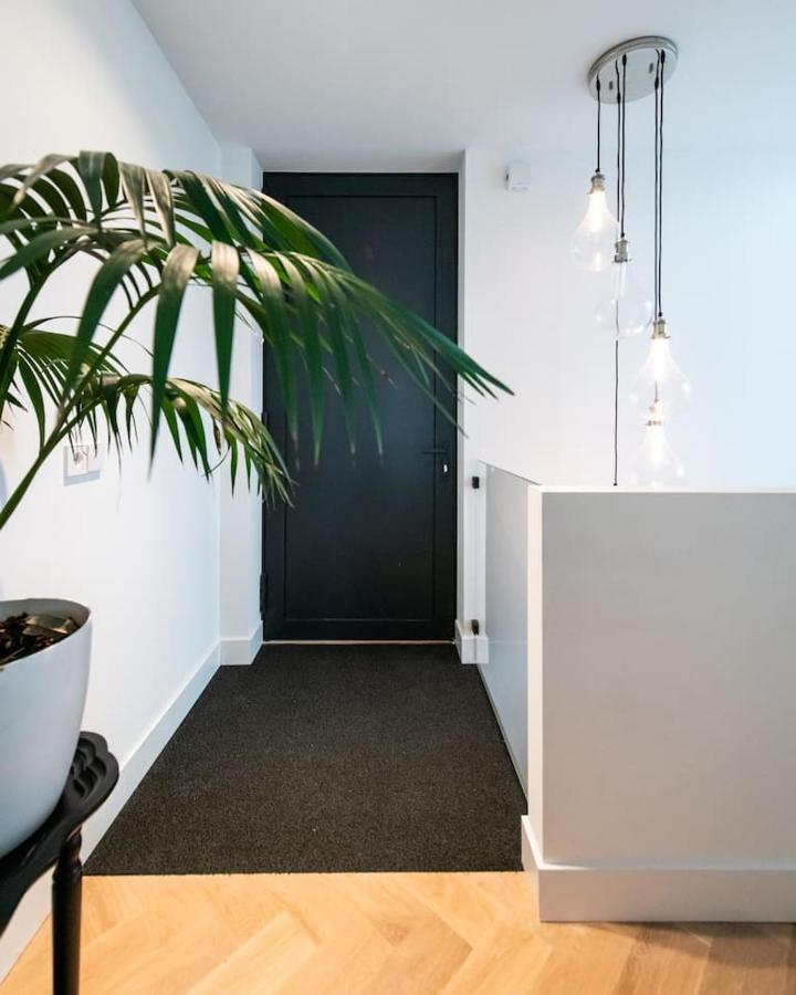 Beautiful Amstel Houseboat Apartment อัมสเตอร์ดัม ภายนอก รูปภาพ